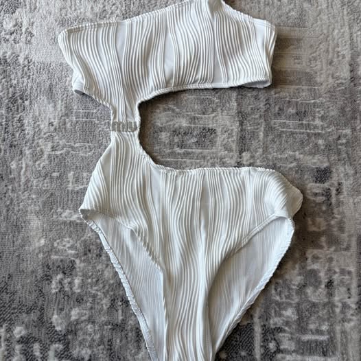 Fashion-Forward White Swimsuit – One Shoulder Cutout Bodysuit Style Swimwear